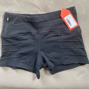 NWT oiselle black New Portman shorts, Size 4.